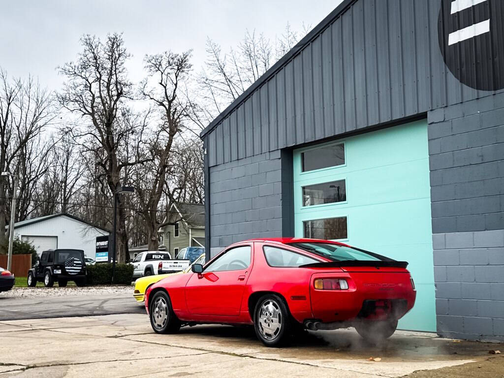 Porsche-928-Coupe-1986-Red-Black-146771-3