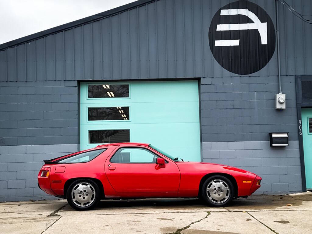 Porsche-928-Coupe-1986-Red-Black-146771-9