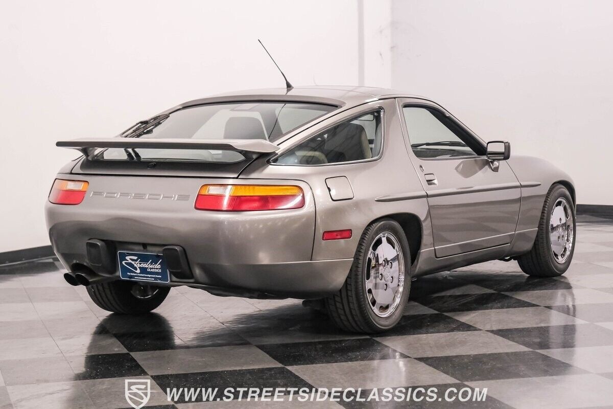 Porsche-928-Coupe-1989-Gray-Linen-146948-11