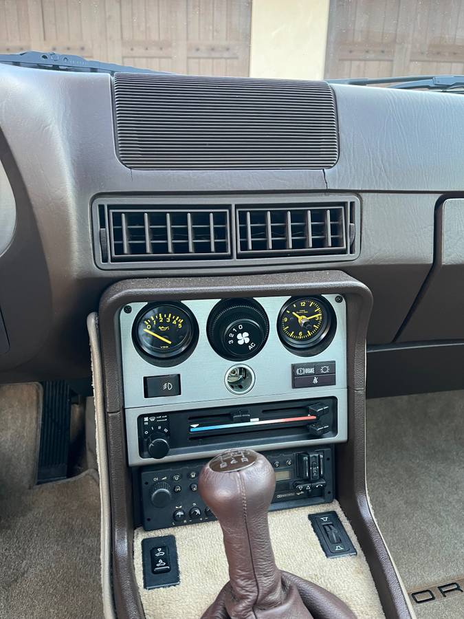 Porsche-944-1984-106216-10