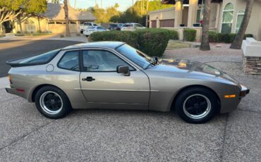 Porsche-944-1984-106216