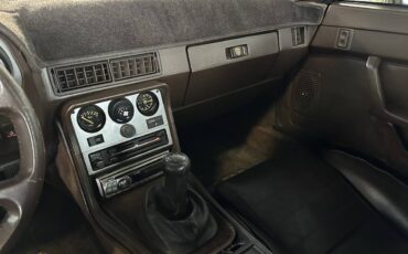 Porsche-944-1984-198665-1