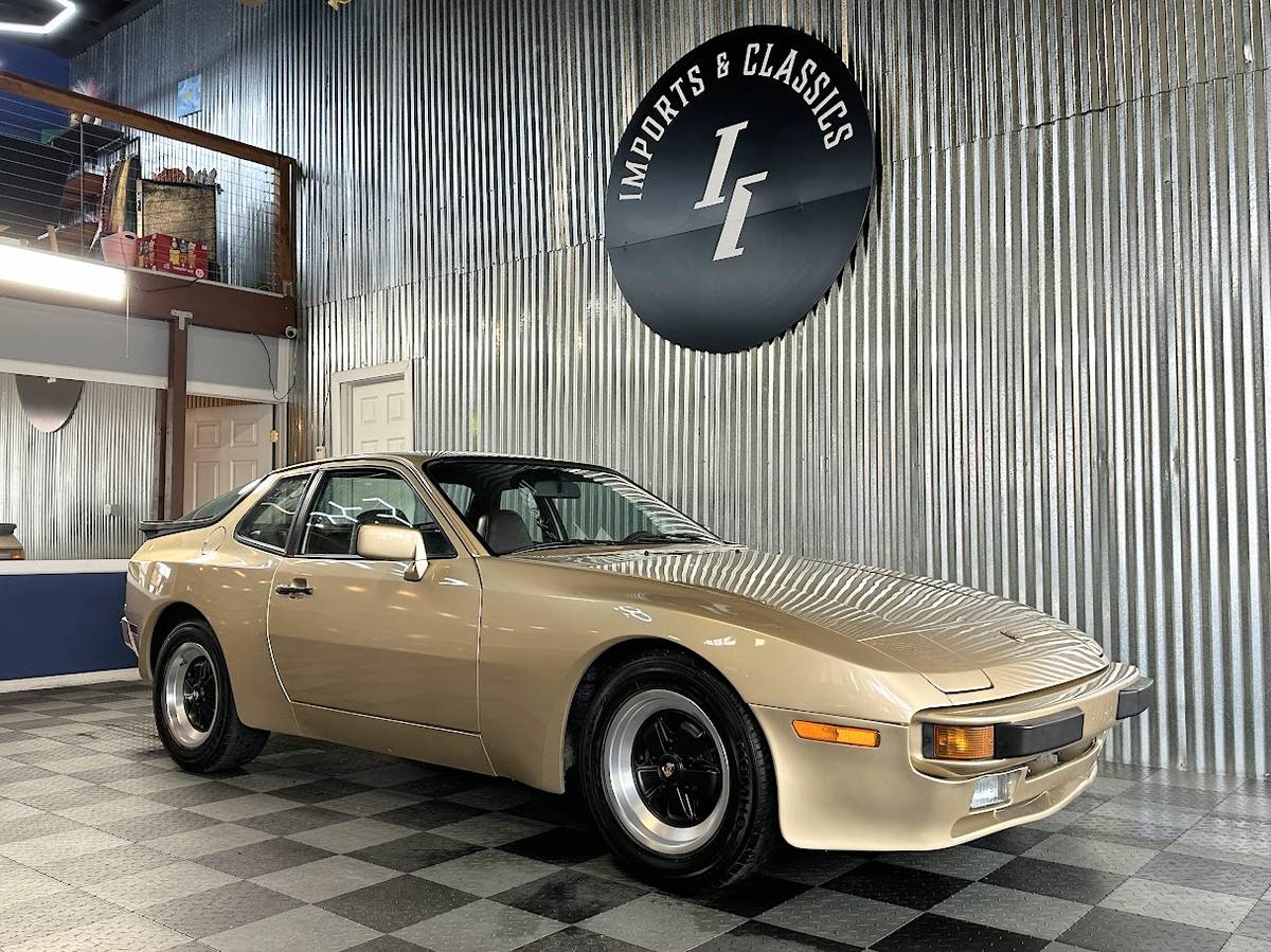 Porsche-944-1984-198665-2