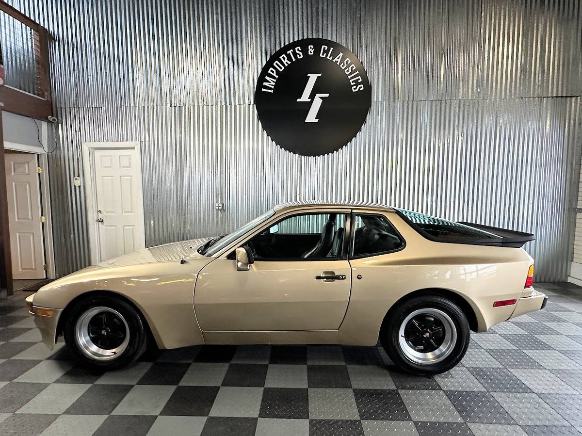 Porsche-944-1984-198665-8