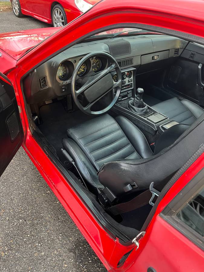 Porsche-944-1984-red-226917-6