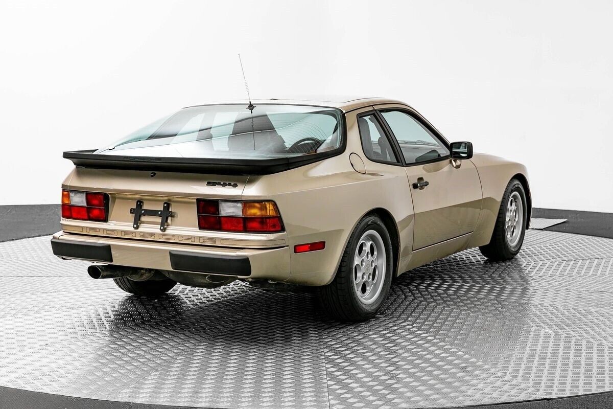 Porsche-944-1985-171812-4