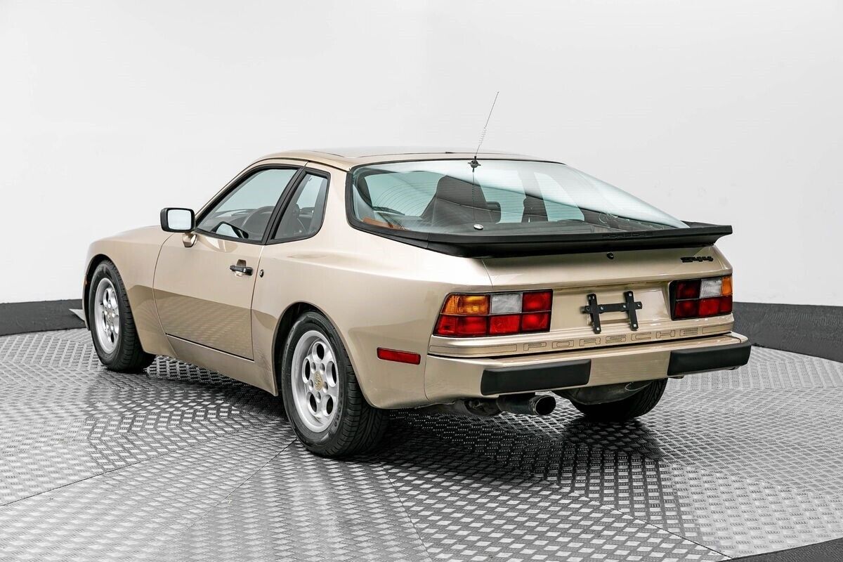 Porsche-944-1985-171812-6