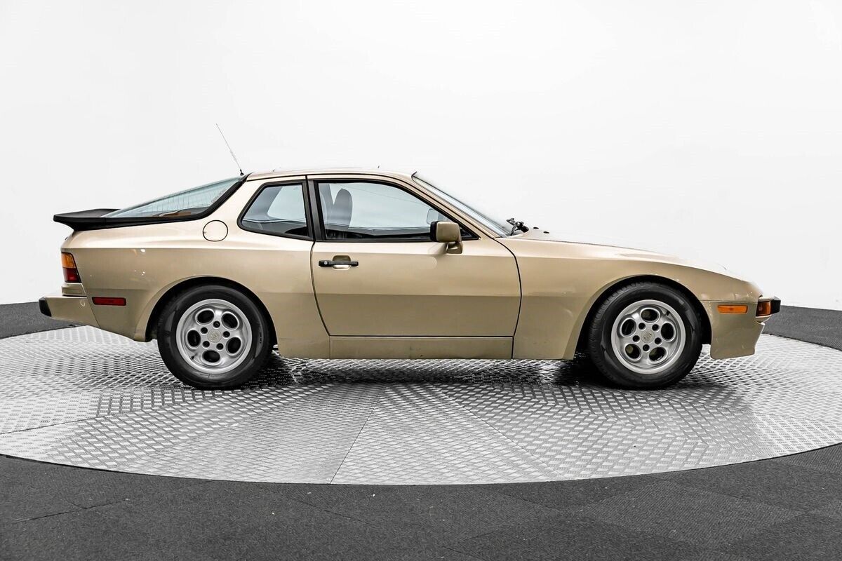 Porsche-944-1985-171812-7