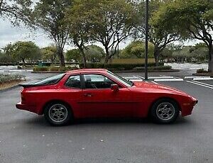 Porsche-944-1985-Red-183460-2