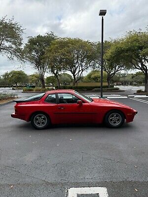 Porsche-944-1985-Red-183460-2