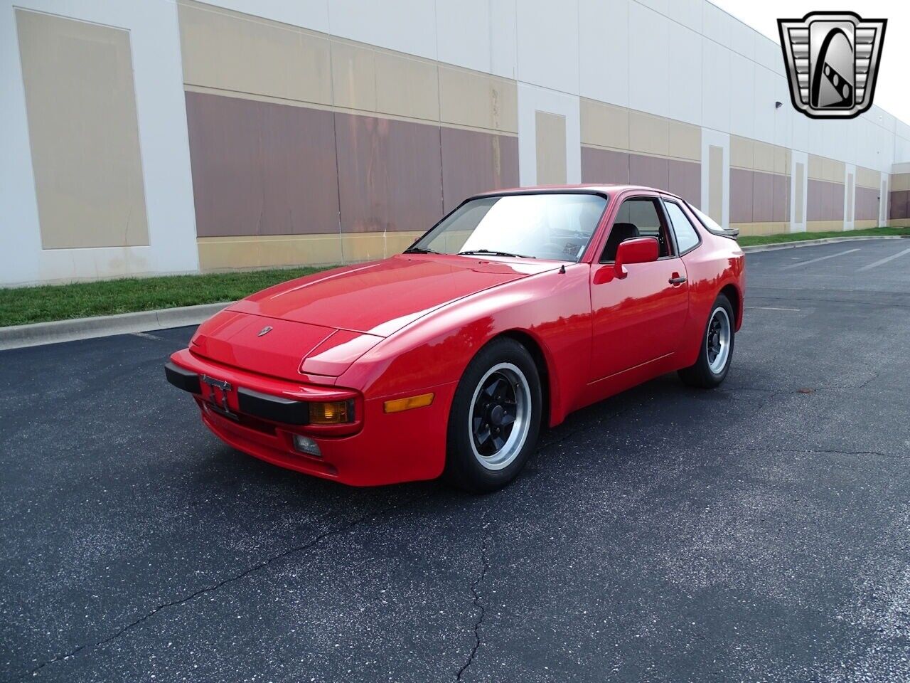 Porsche-944-Coupe-1983-Red-Black-94921-3