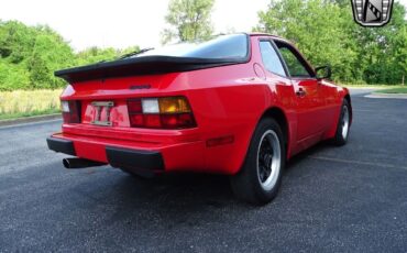 Porsche-944-Coupe-1983-Red-Black-94921-7