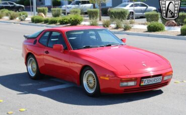 Porsche-944-Coupe-1985-Red-Black-142639-10