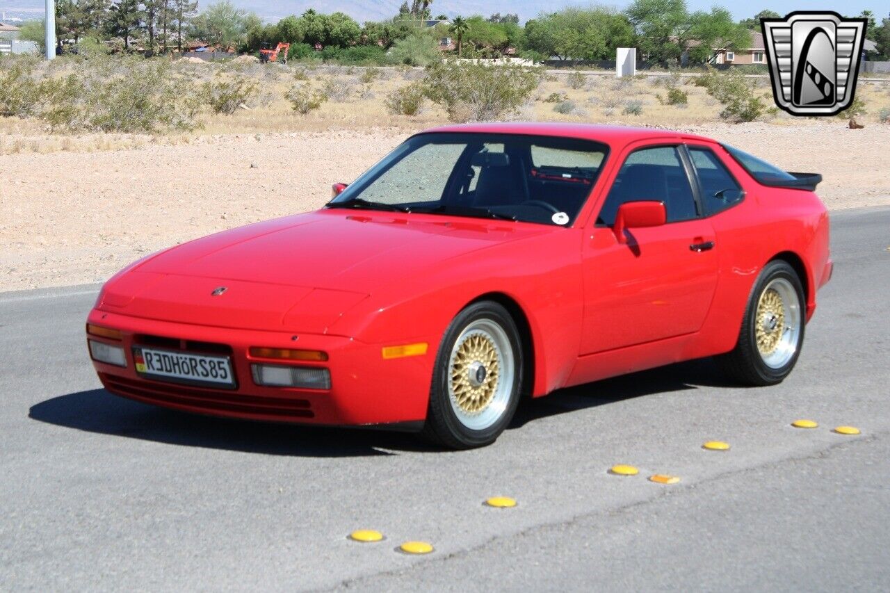 Porsche-944-Coupe-1985-Red-Black-142639-11