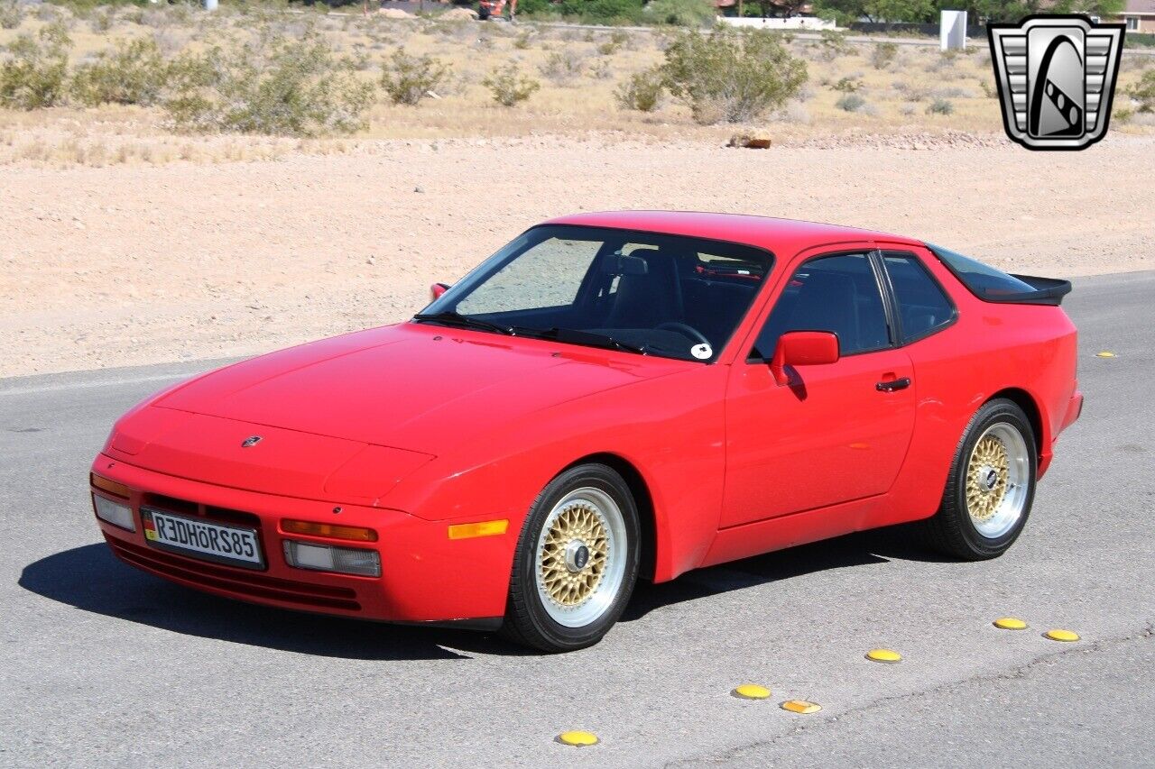 Porsche-944-Coupe-1985-Red-Black-142639-4