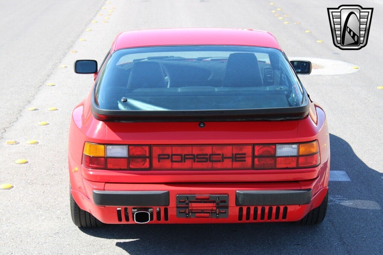 Porsche-944-Coupe-1985-Red-Black-142639-7