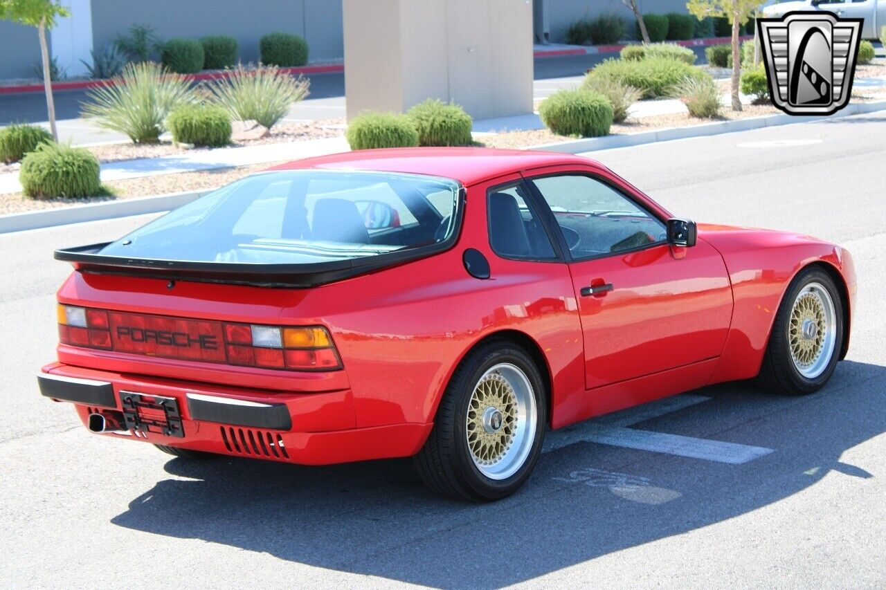 Porsche-944-Coupe-1985-Red-Black-142639-8