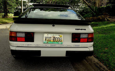 Porsche-944-Coupe-1986-White-Burgundy-72420-11