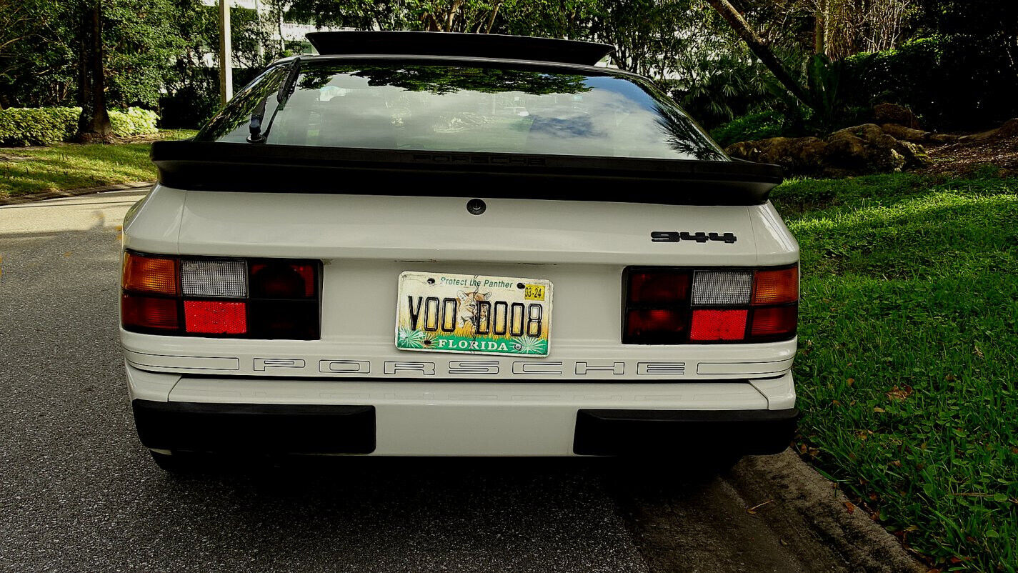 Porsche-944-Coupe-1986-White-Burgundy-72420-11