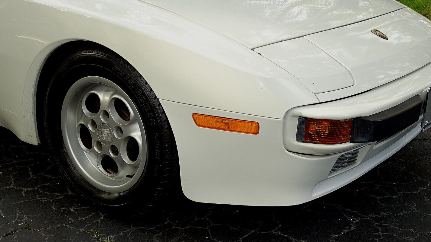 Porsche-944-Coupe-1986-White-Burgundy-72420-12