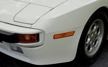 Porsche-944-Coupe-1986-White-Burgundy-72420-13