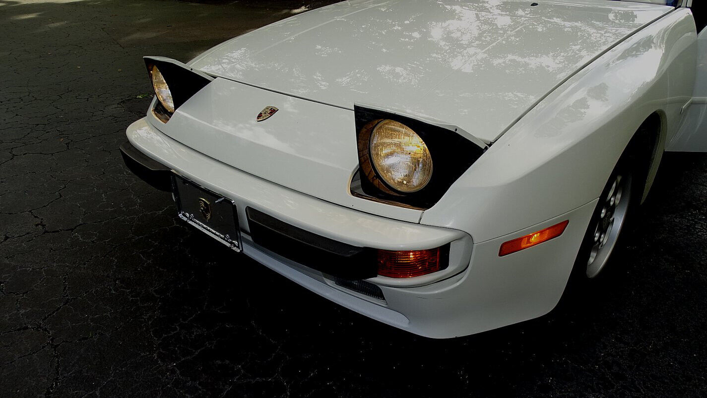 Porsche-944-Coupe-1986-White-Burgundy-72420-15