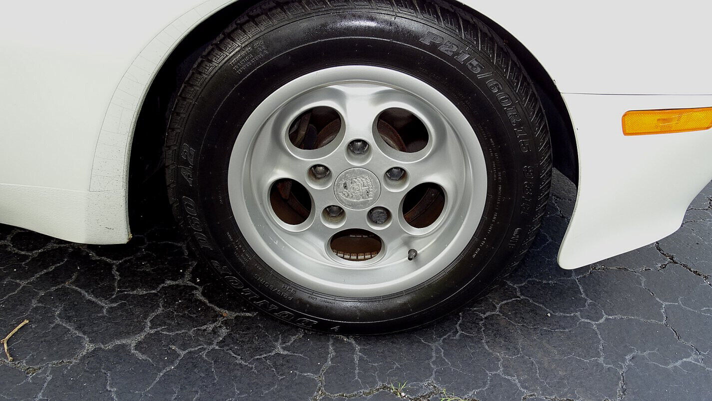 Porsche-944-Coupe-1986-White-Burgundy-72420-17