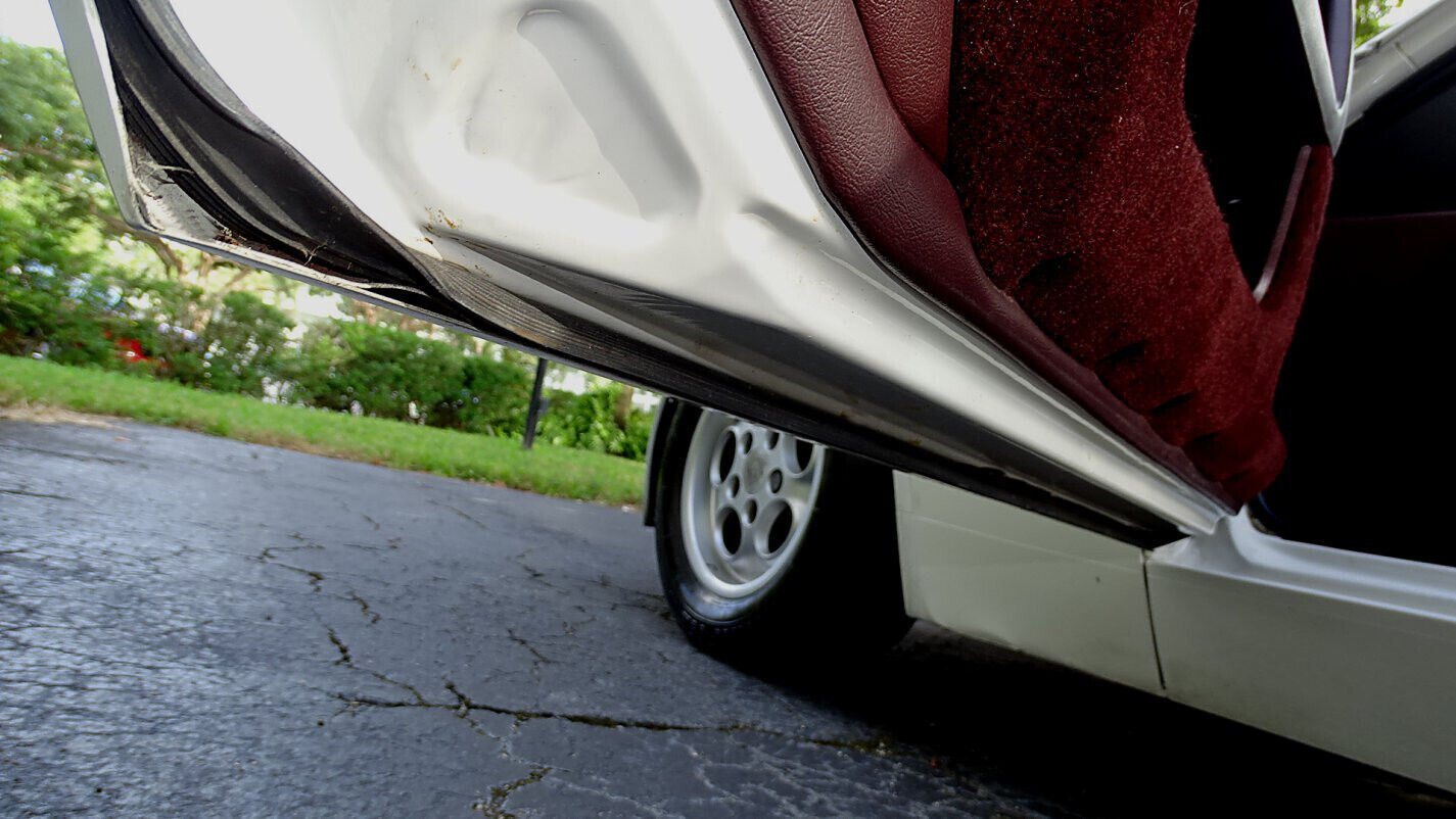 Porsche-944-Coupe-1986-White-Burgundy-72420-20