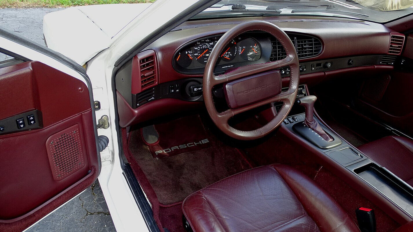 Porsche-944-Coupe-1986-White-Burgundy-72420-22