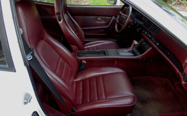 Porsche-944-Coupe-1986-White-Burgundy-72420-23