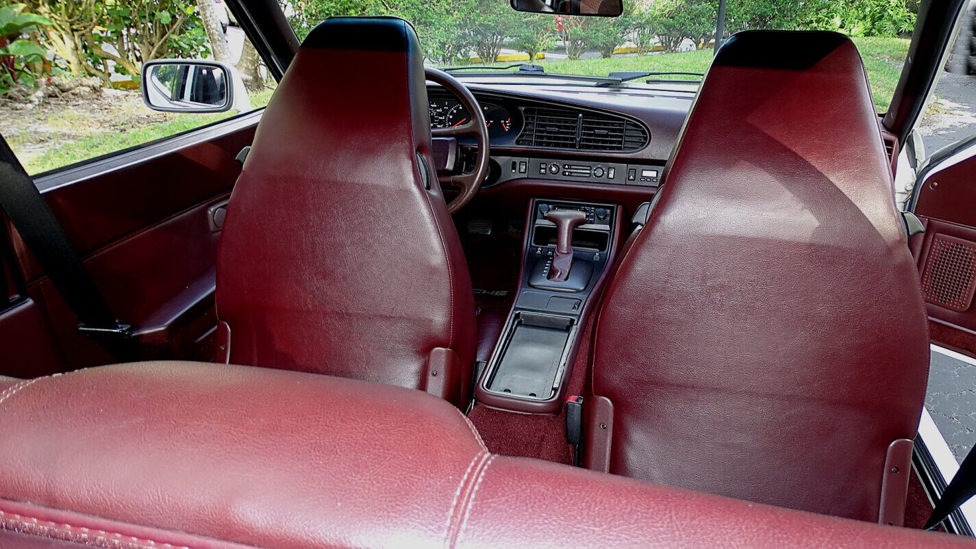 Porsche-944-Coupe-1986-White-Burgundy-72420-37