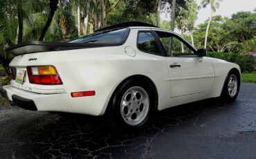 Porsche-944-Coupe-1986-White-Burgundy-72420-4