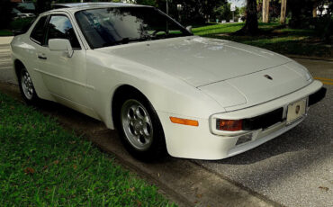 Porsche-944-Coupe-1986-White-Burgundy-72420-6