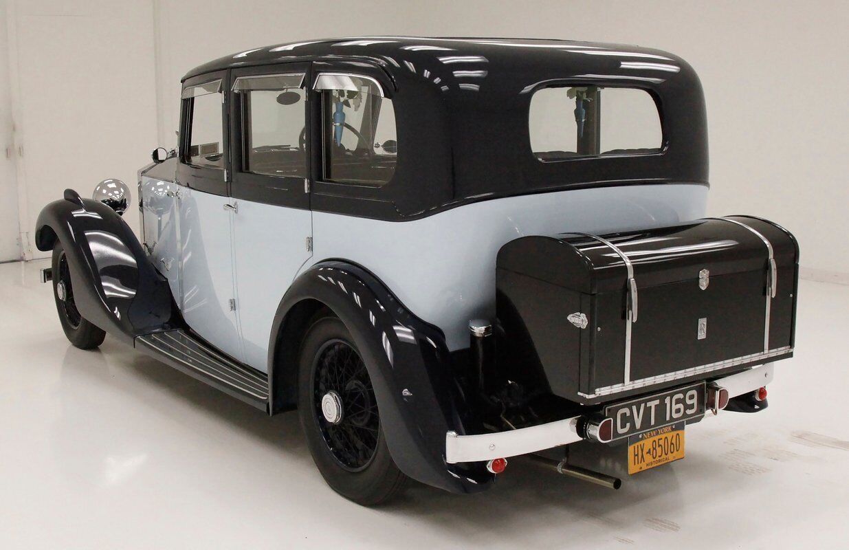 Rolls-Royce-2025-Limousine-1935-2