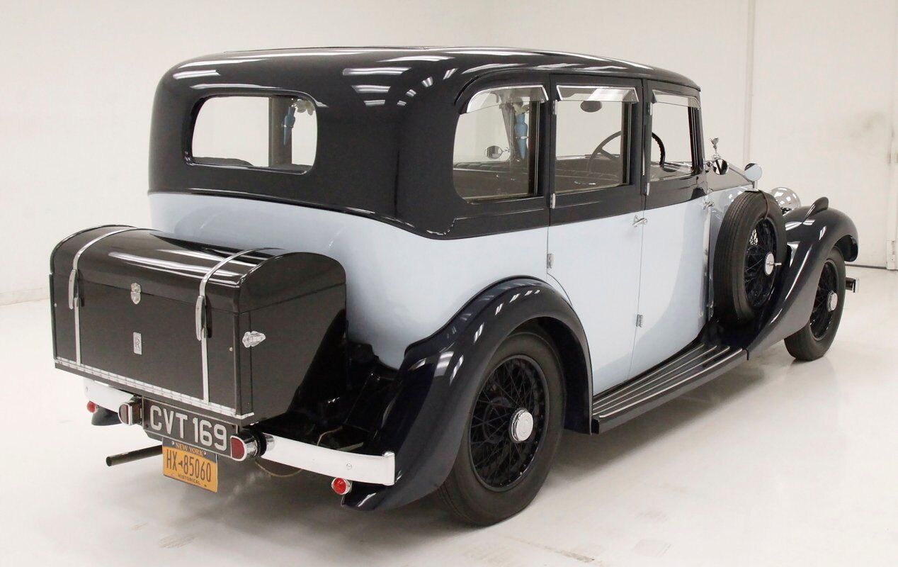 Rolls-Royce-2025-Limousine-1935-3