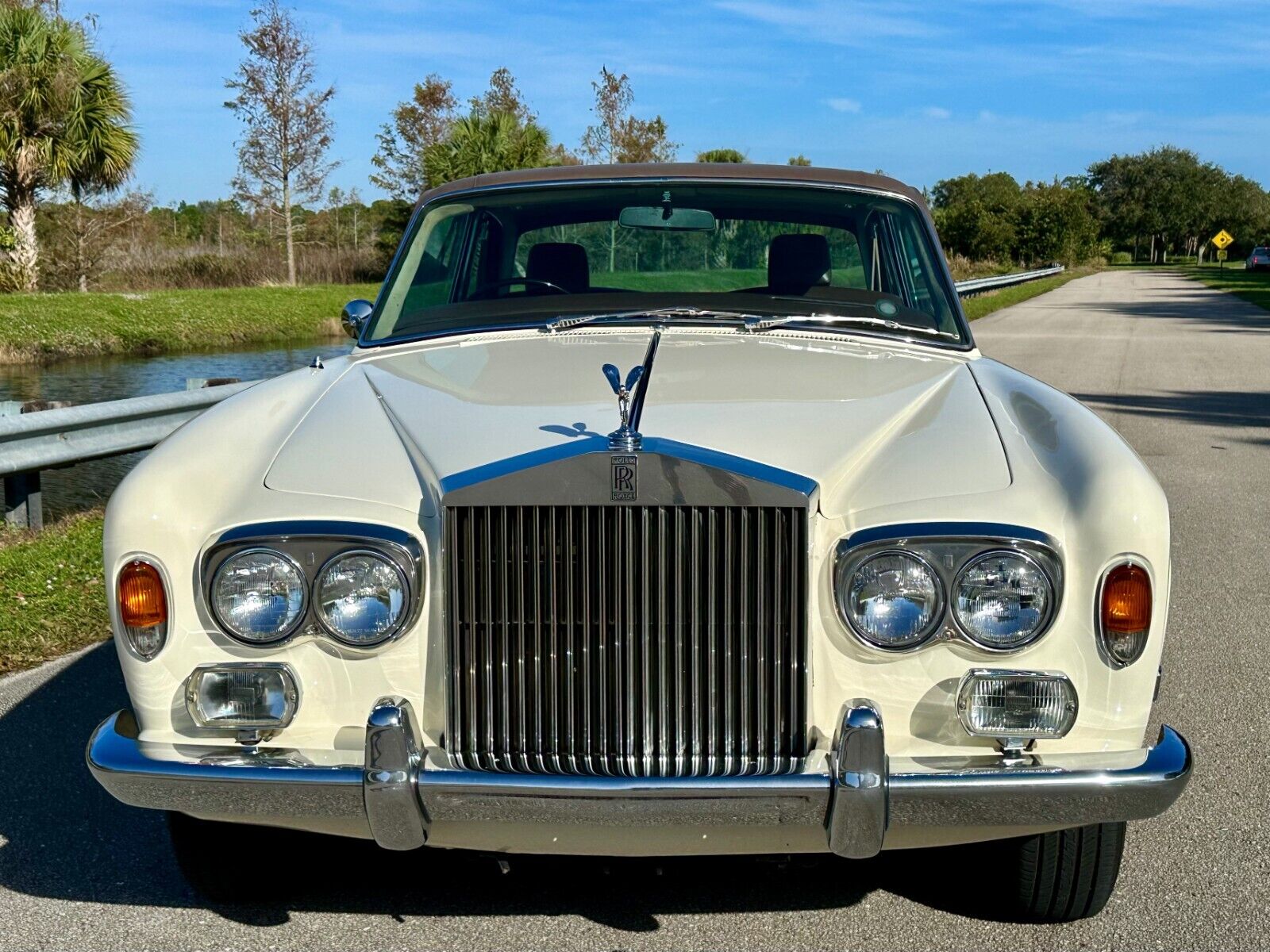 Rolls-Royce-Corniche-1973-10