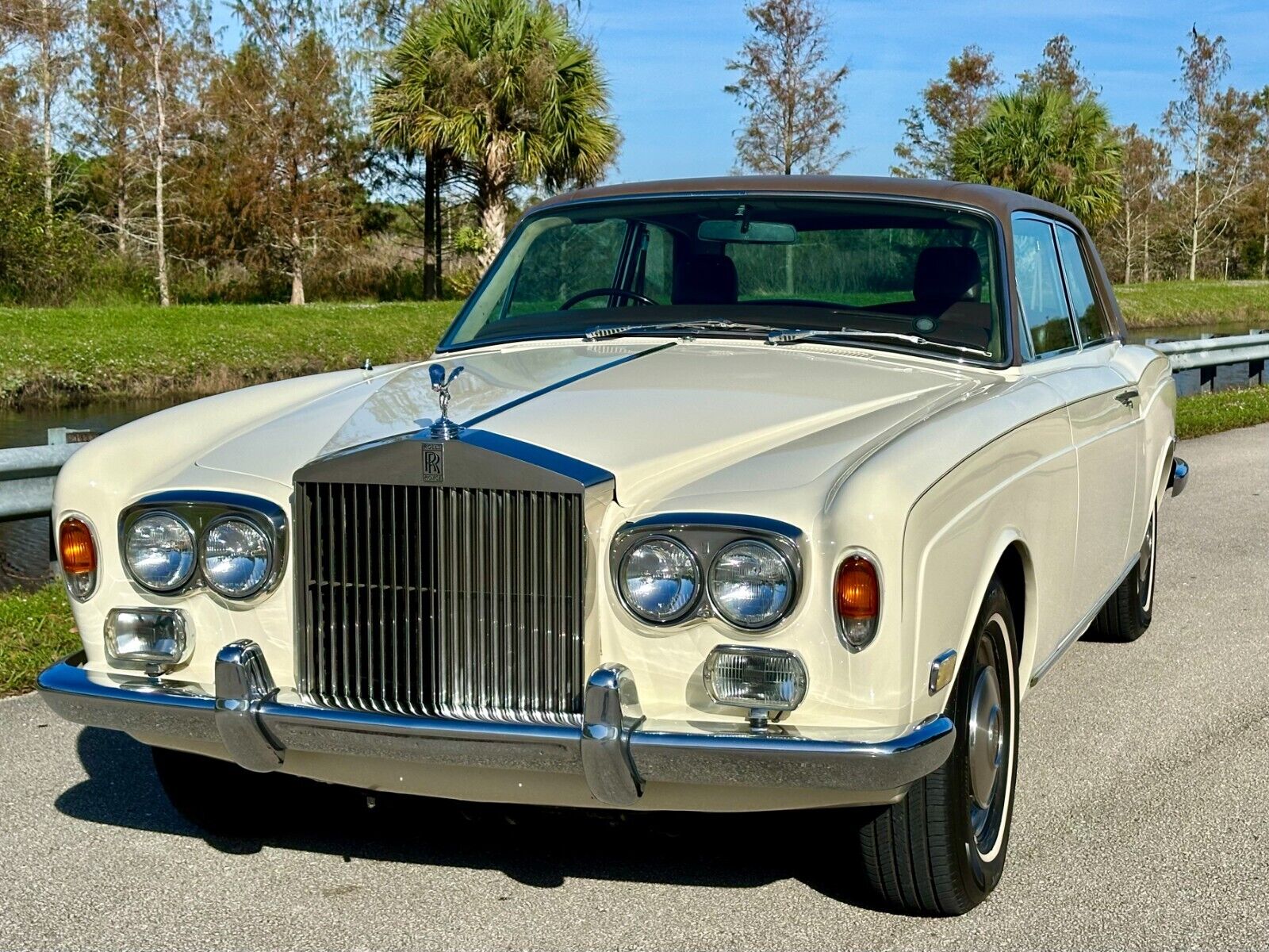 Rolls-Royce-Corniche-1973-11