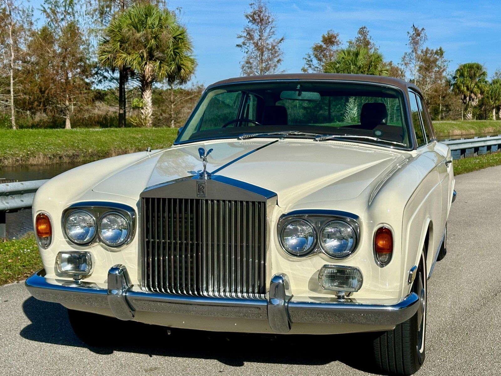 Rolls-Royce-Corniche-1973-12