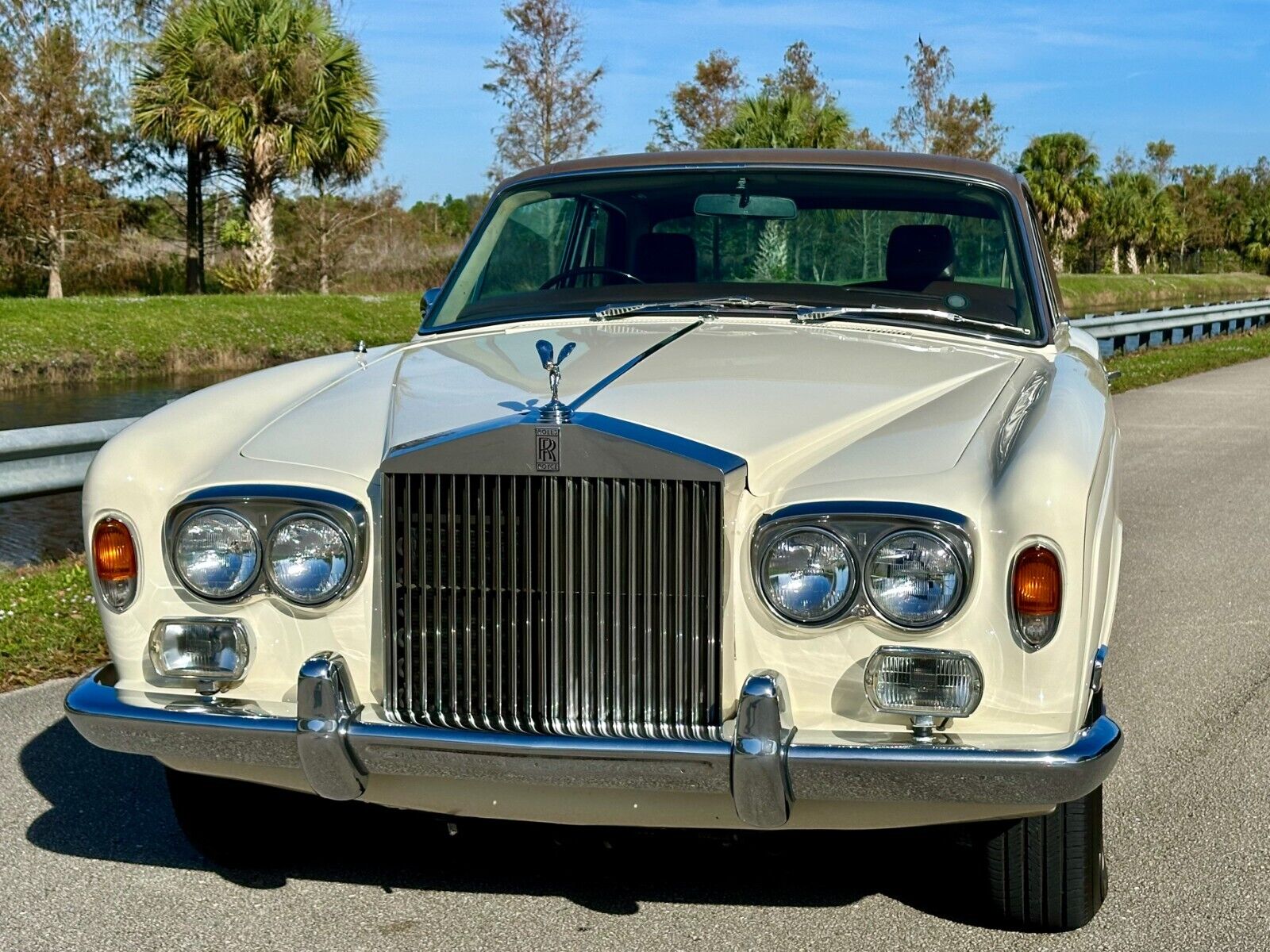 Rolls-Royce-Corniche-1973-13