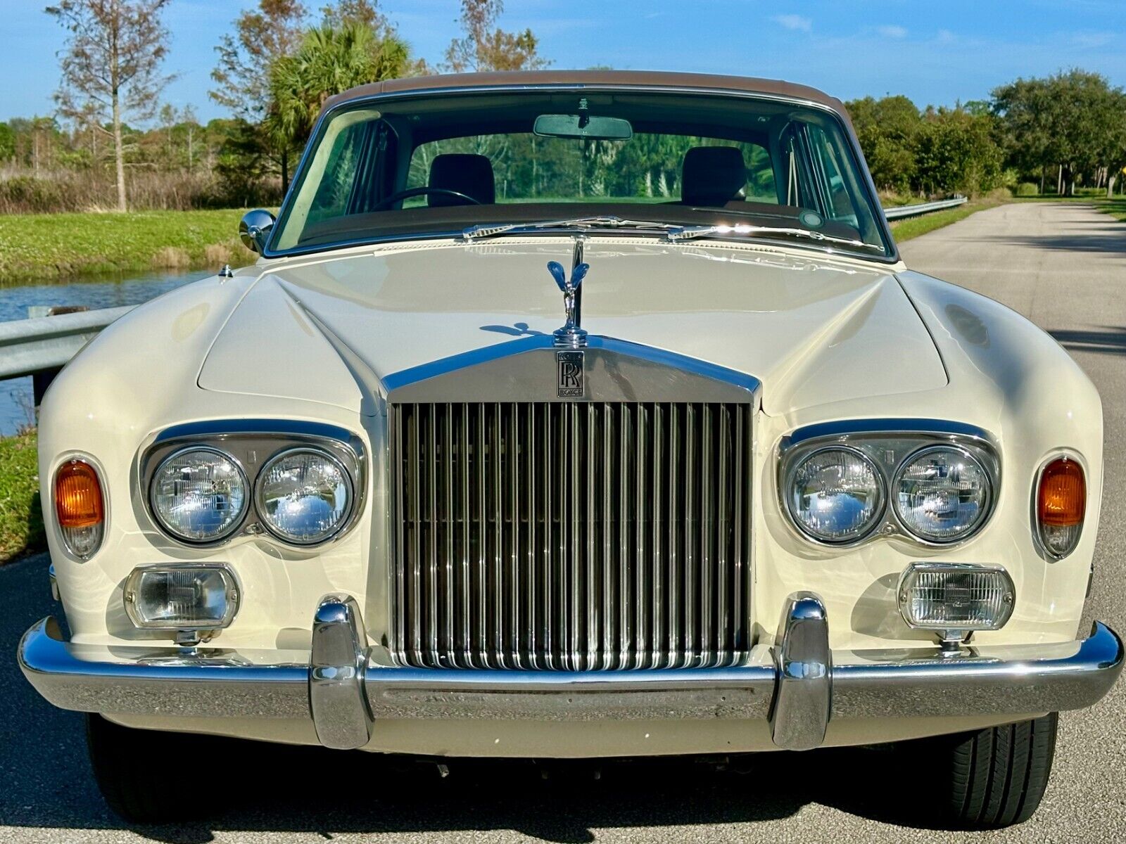 Rolls-Royce-Corniche-1973-14