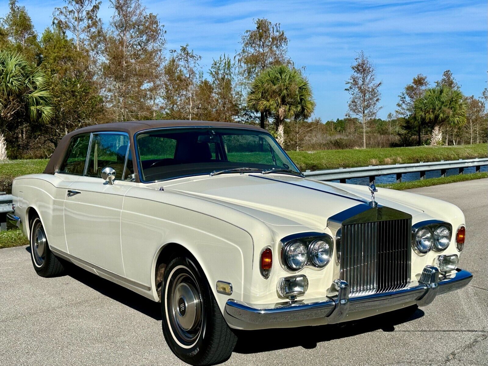 Rolls-Royce-Corniche-1973-16