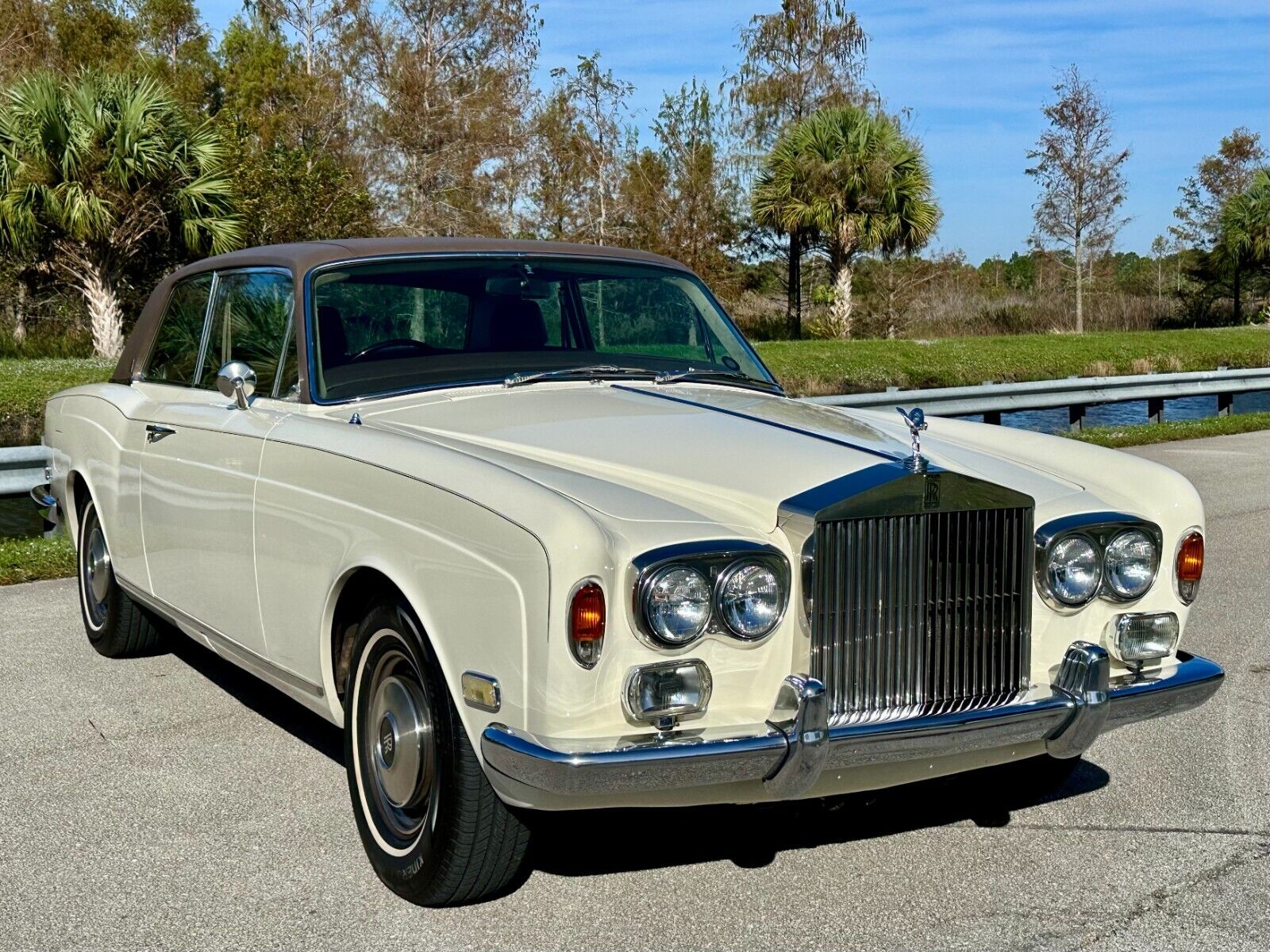 Rolls-Royce-Corniche-1973-17