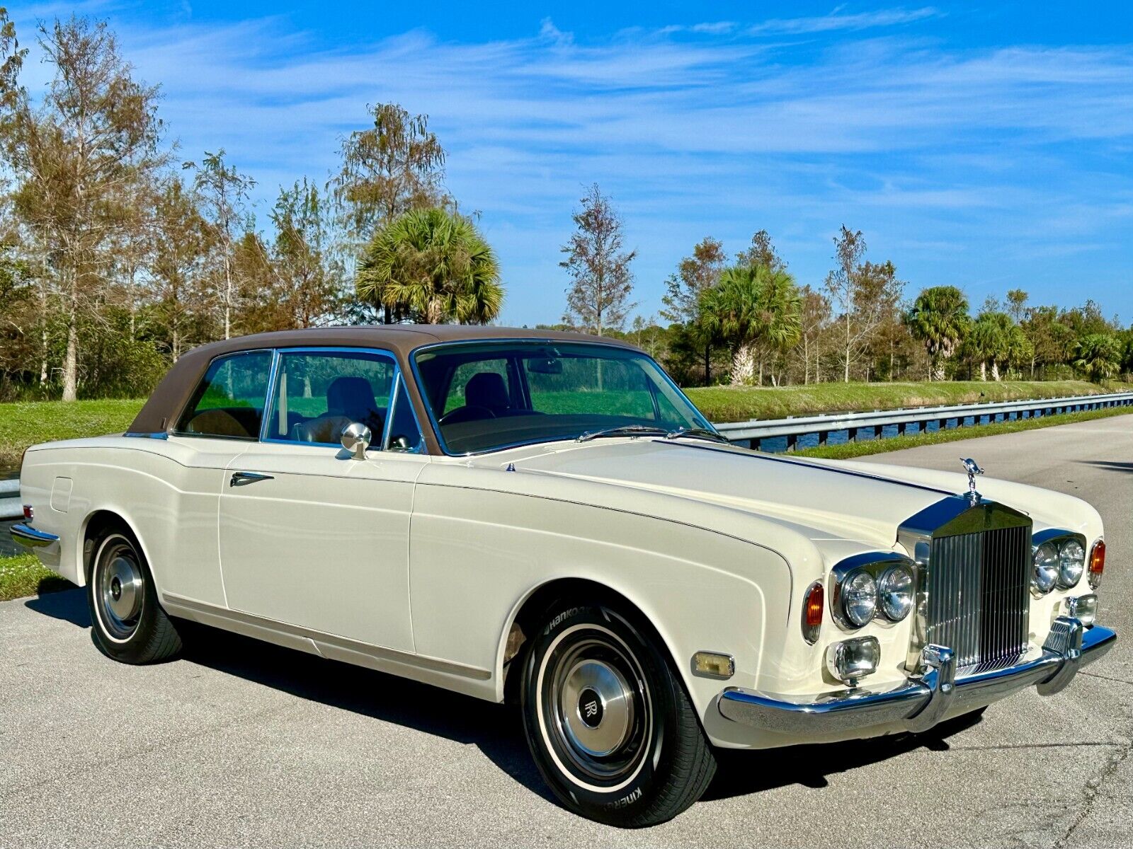 Rolls-Royce-Corniche-1973-18