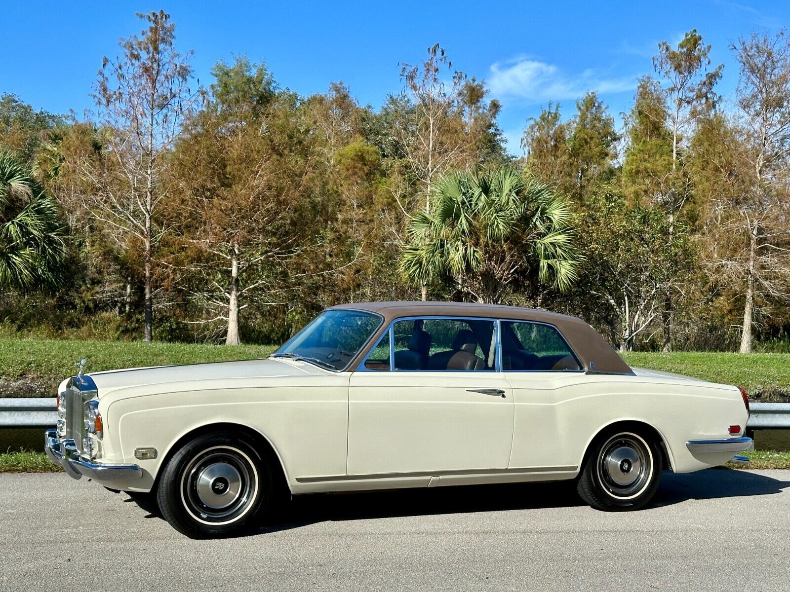 Rolls-Royce-Corniche-1973-20