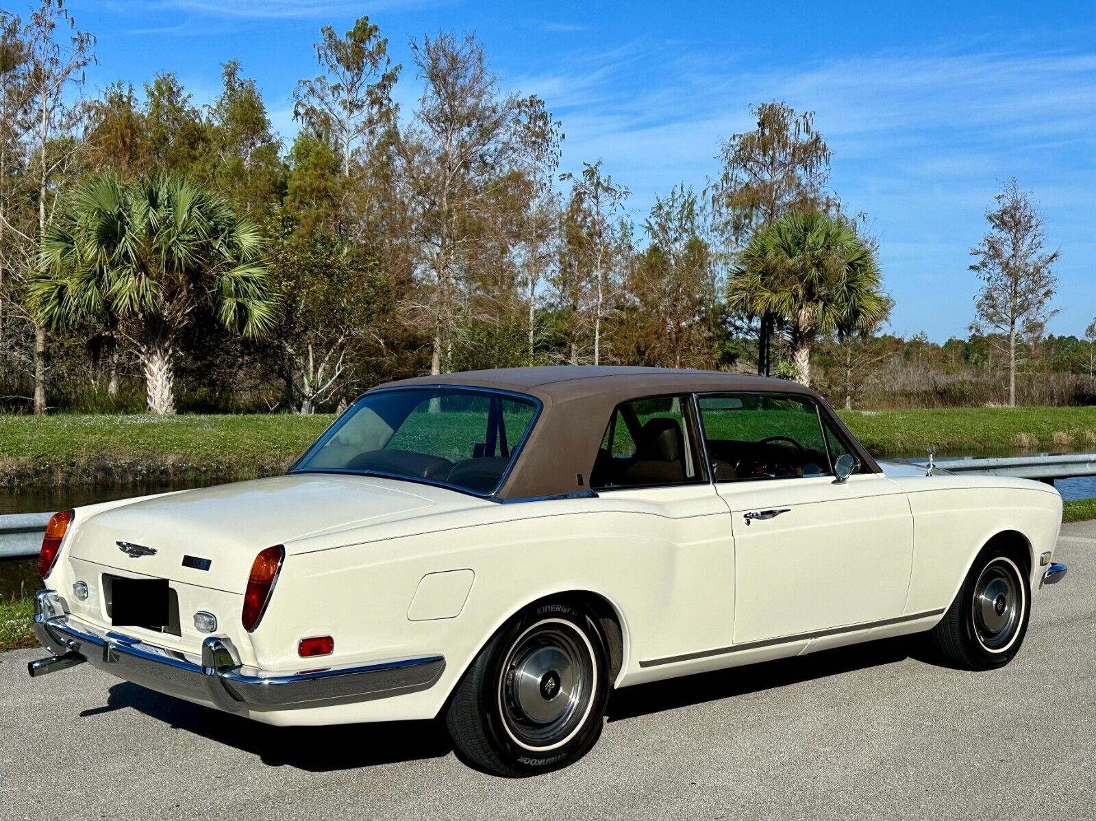 Rolls-Royce-Corniche-1973-21