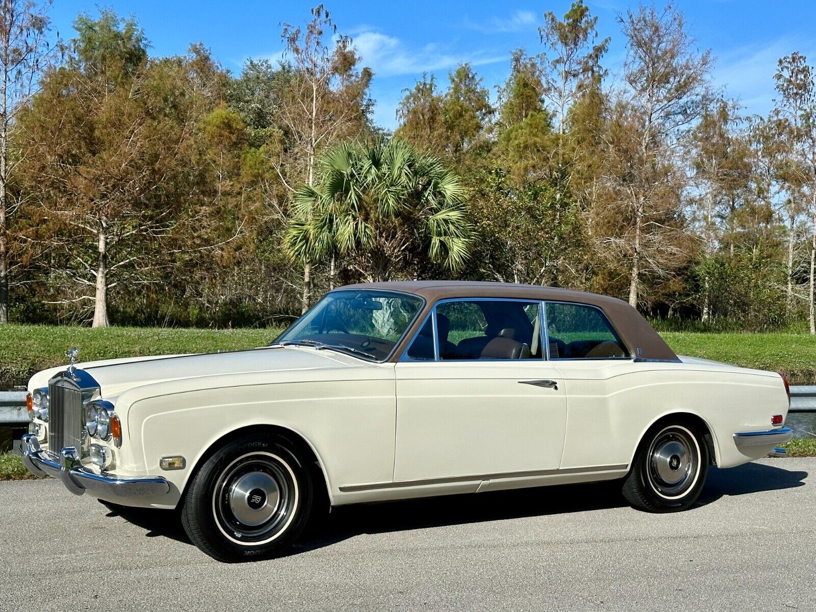 Rolls-Royce-Corniche-1973-22