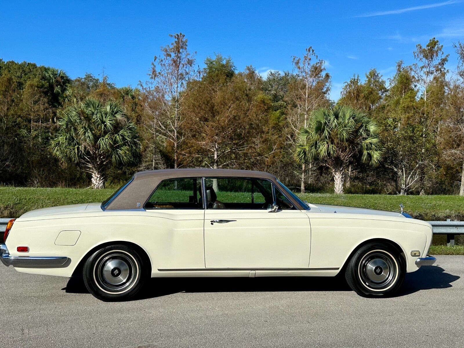 Rolls-Royce-Corniche-1973-23