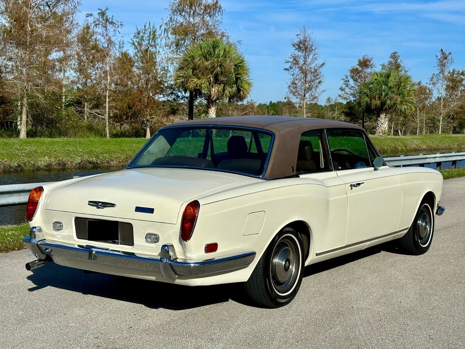 Rolls-Royce-Corniche-1973-24