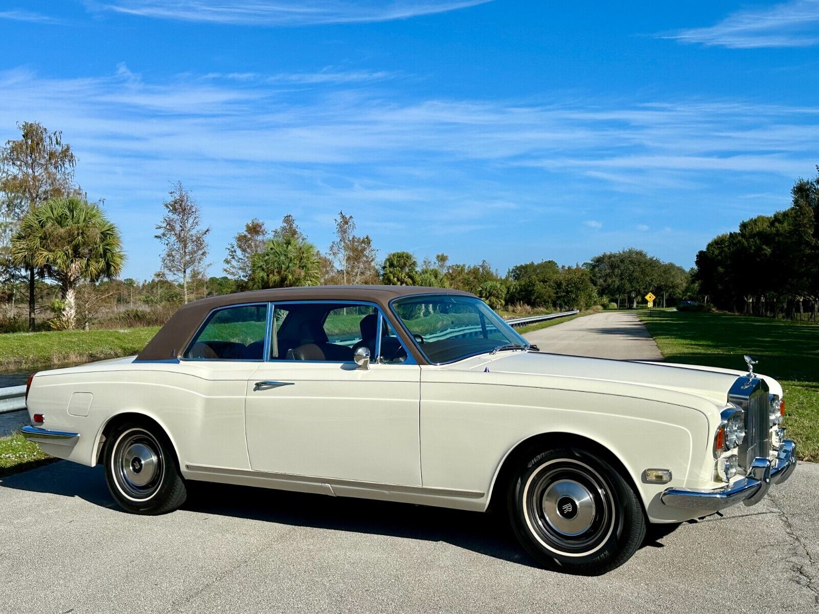 Rolls-Royce-Corniche-1973-28