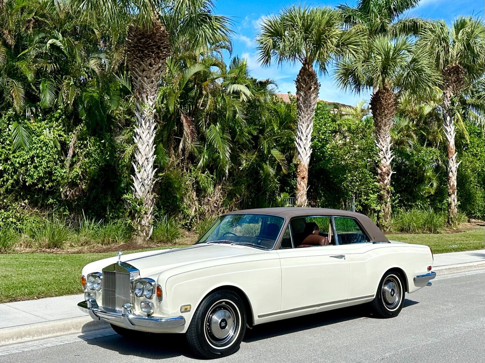 Rolls-Royce-Corniche-1973-29